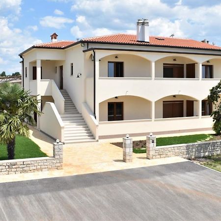 Apartmani Diana Novigrad Istria 外观 照片