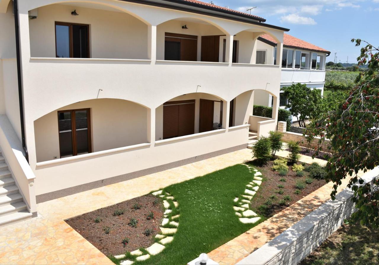 Apartmani Diana Novigrad Istria 外观 照片