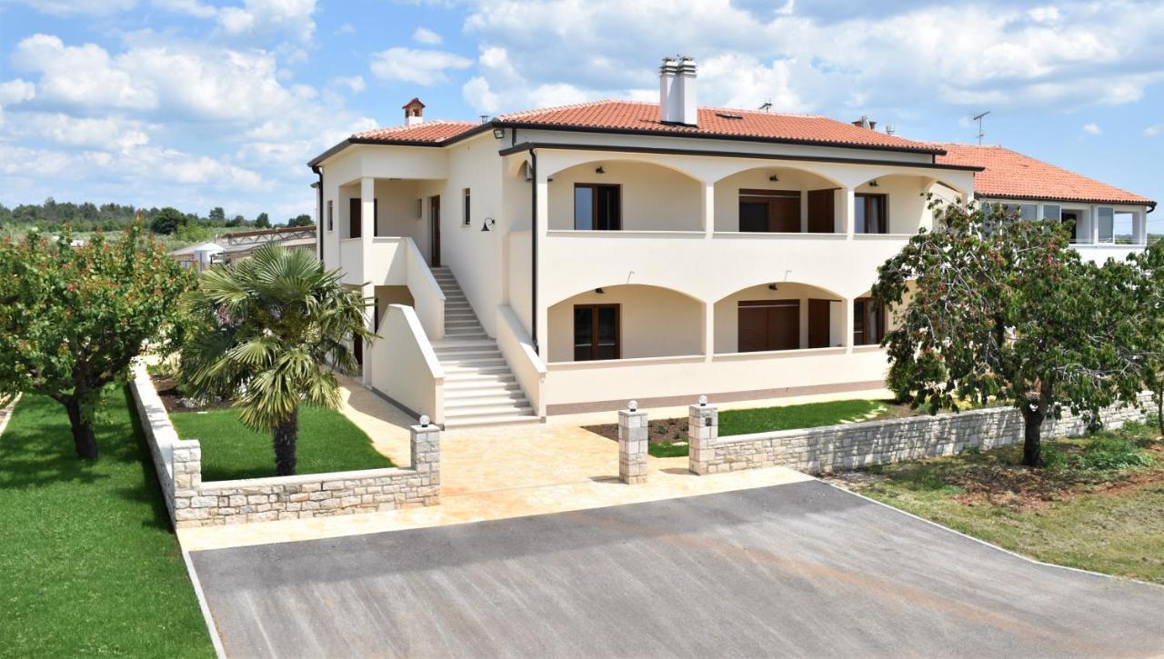 Apartmani Diana Novigrad Istria 外观 照片