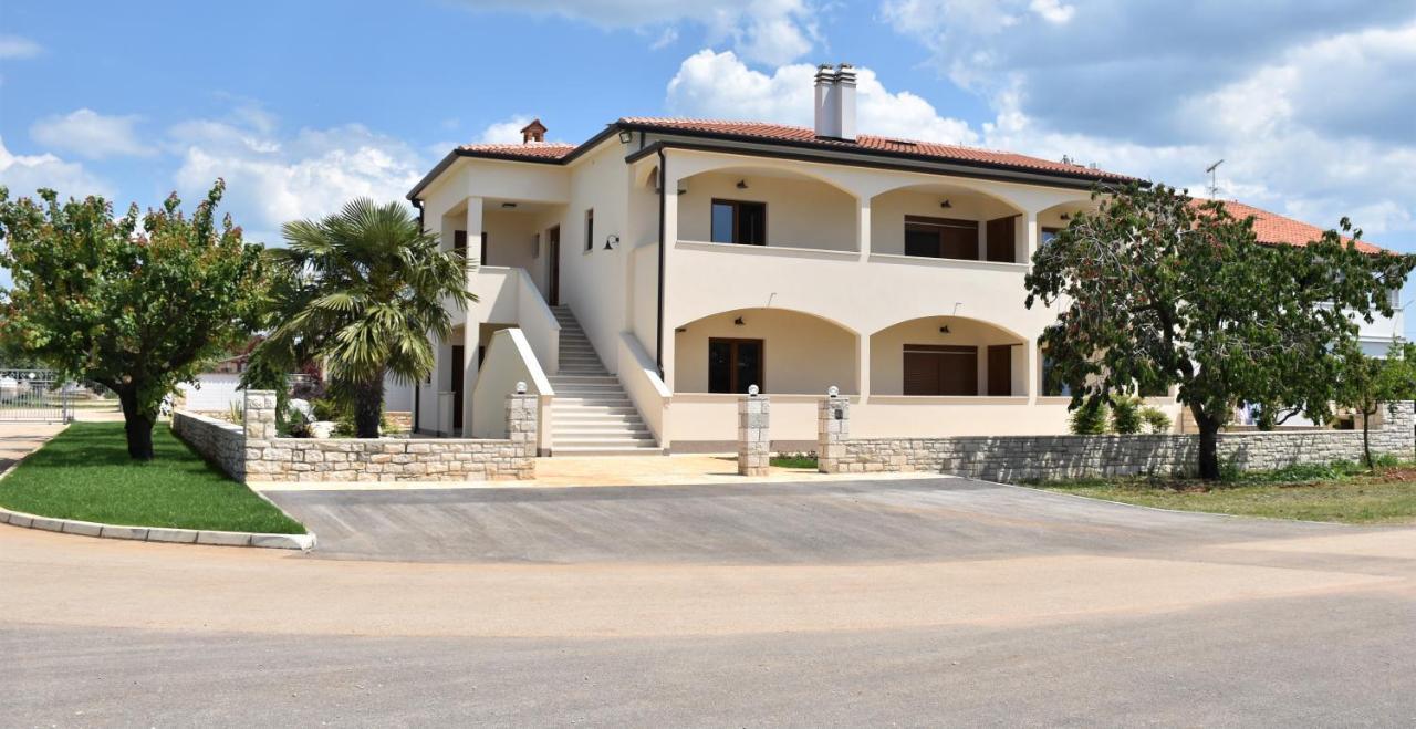 Apartmani Diana Novigrad Istria 外观 照片